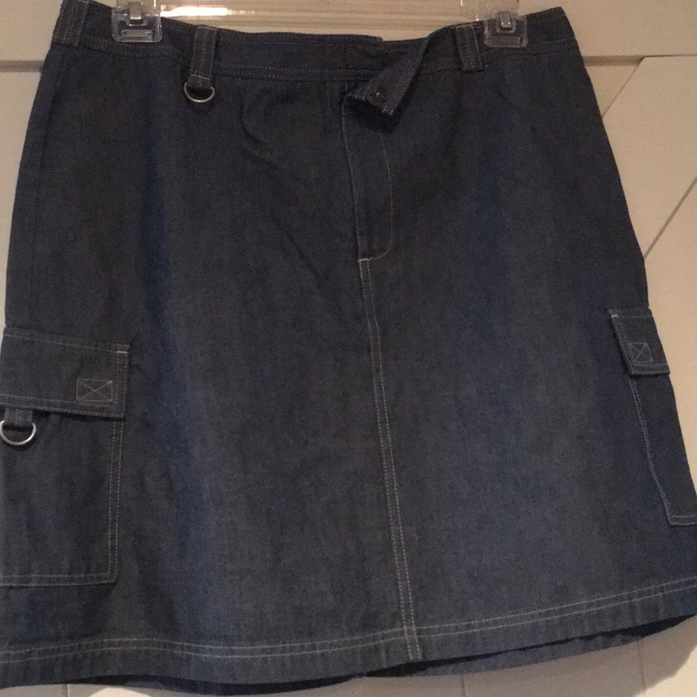 Women’s Dockers mini skirt barely worn looks new